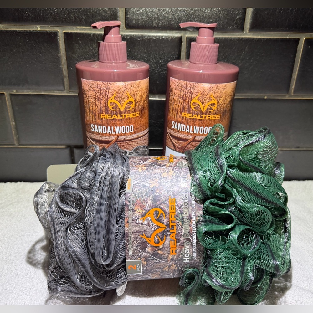 (Lot of 2) Realtree Sandalwood 3 in 1 For Men with Gray & Green Bath Loofas